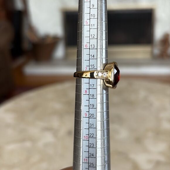 2 Gold Tone Faux Stone Rings - Picture 12 of 13